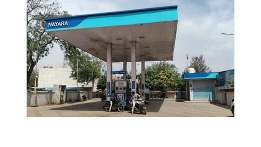 वैश्विक तेल संकट का असर, नायरा एनर्जी ने बढ़ाए पेट्रोल और डीजल के दाम